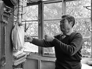 冬天太冷,不想出门锻炼?自制健身器,在家锻炼