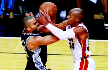 今早9点NBA总决赛抢七大战明晚鲁能主场期待