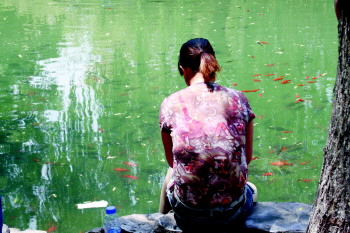 “双性人”阿华遭遇陌生男表白 -生活日报数字报刊