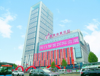 近日,从济南泺口服装城传来好消息,他们提前开启了"过年模式",泺口