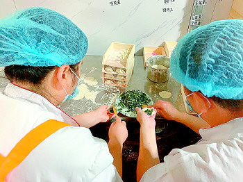 济南这家水饺店17名员工全都是残疾人 老板赵德森却是这样说