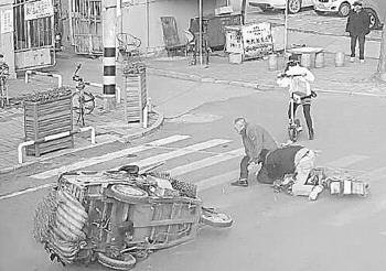 全省第一例!电动车号牌“供出”逃逸者 老人被撞腰椎骨折